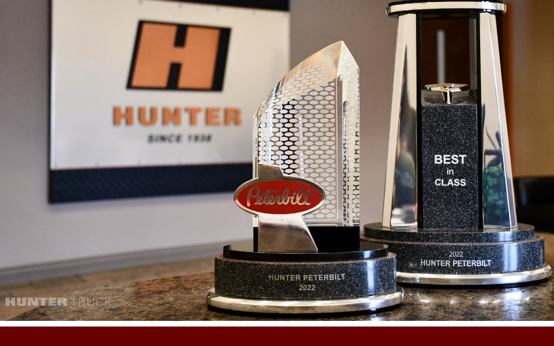 Hunter Truck honored by Peterbilt Motors Company during 2022 Top Dealers Award Meeting